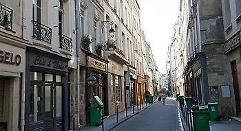 Beaubourg Apartment *