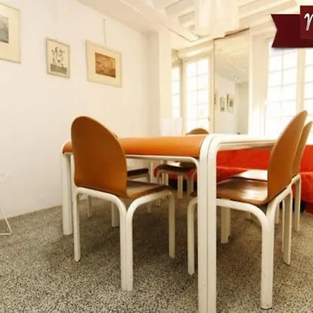 Apartment Beaubourg